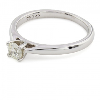 18ct white gold Diamond solitaire Ring size L